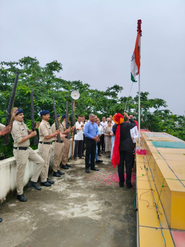 जिला सहकारी केंद्रीय बैंक मर्यादित, विदिशा में प्रशासक महोदय द्वारा 15 अगस्त 2025 को झंडा वंदन किया गया।